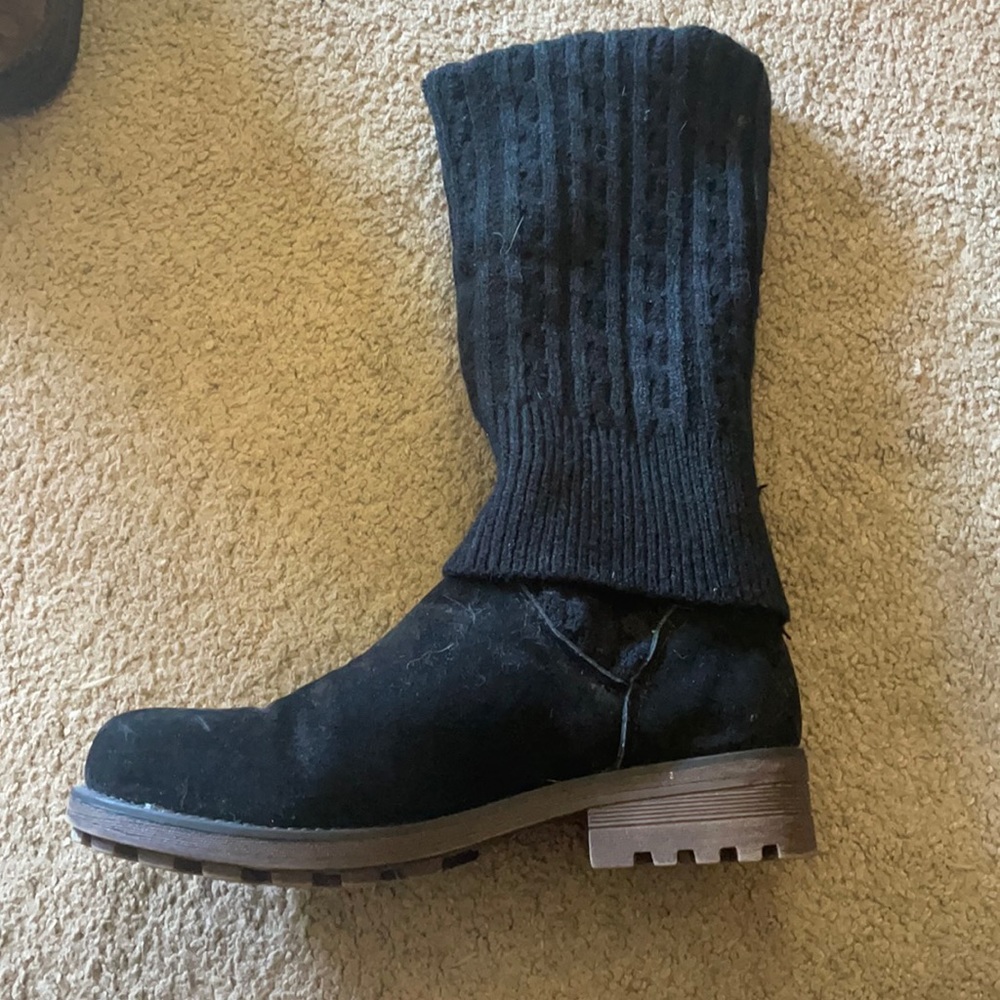 Muk Luks size medium 7-8 Barley worn